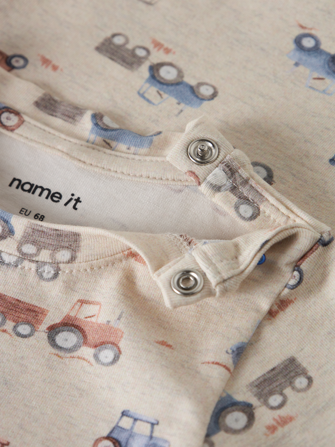 model_shot-front_full